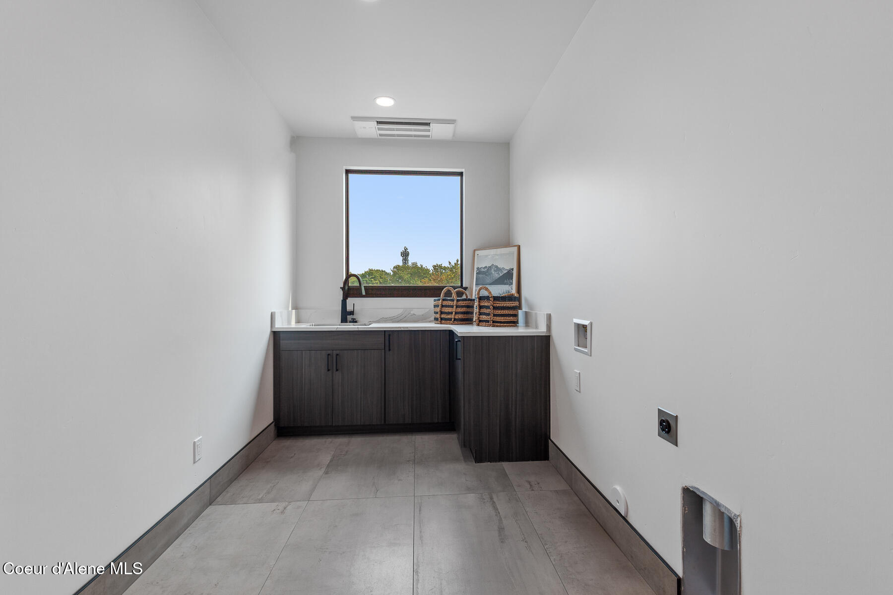 Coeur d'Alene, Idaho, 83814, United States, 3 Bedrooms Bedrooms, ,4 BathroomsBathrooms,Residential,For Sale,1977257