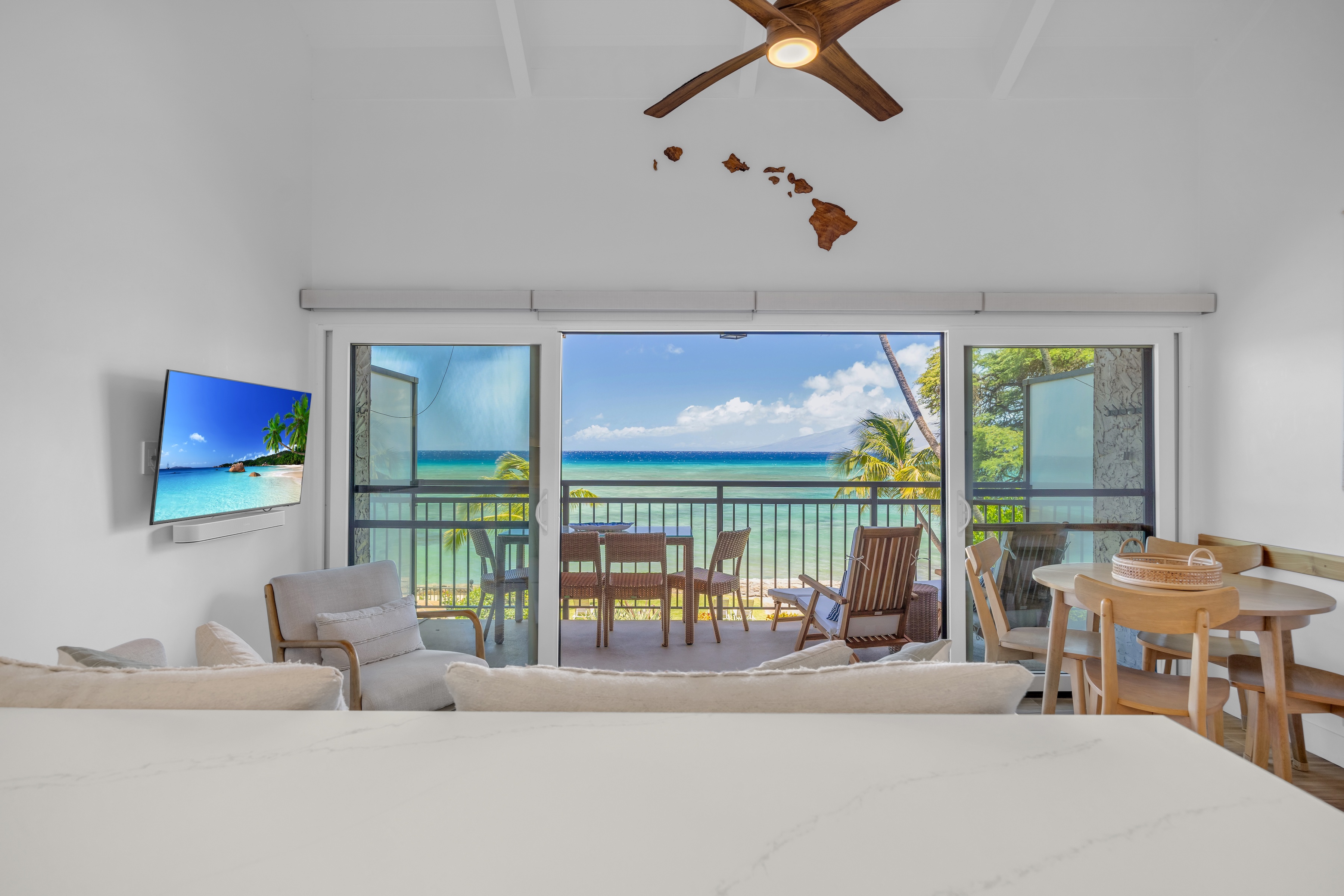  Direct oceanfront, beautiful remodeled 2 bedroom, lanai dining, furnished - 物件實景