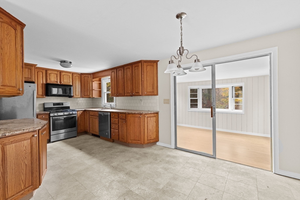 Mansfield, Massachusetts, 02048, United States, 3 Bedrooms Bedrooms, ,2 BathroomsBathrooms,Residential,For Sale,1991950