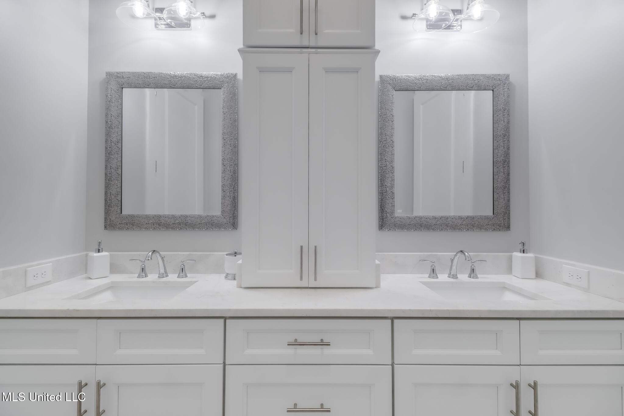 Gulfport, Mississippi, 39501, United States, 5 Bedrooms Bedrooms, ,4 BathroomsBathrooms,Residential,For Sale,1983145