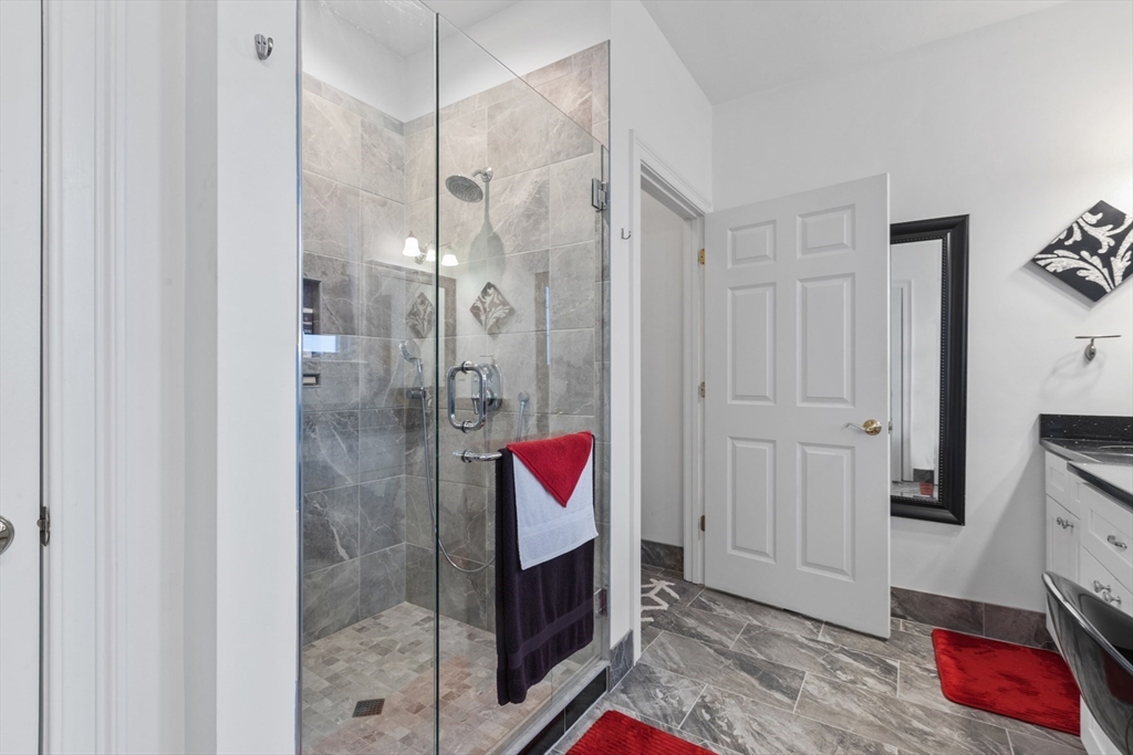 Westford, Massachusetts, 01886, United States, 3 Bedrooms Bedrooms, ,4 BathroomsBathrooms,Residential,For Sale,1923619