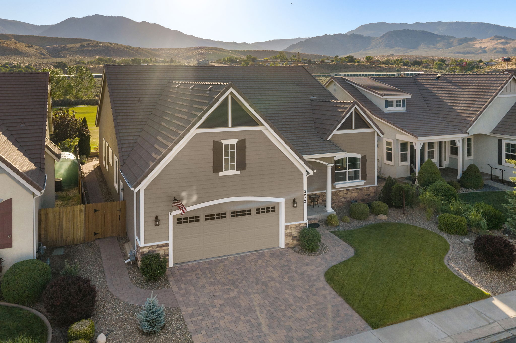  Refined Minden Living with Designer Touches and Captivating Mountain Views - 物件實景