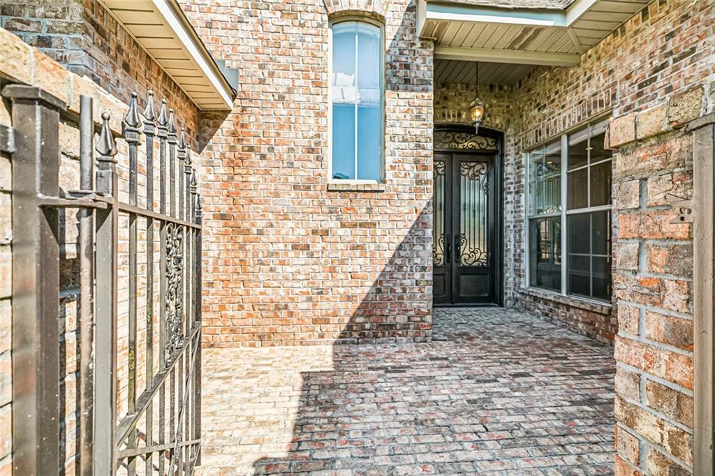 Madisonville, Louisiana, 70447, United States, 4 Bedrooms Bedrooms, ,4 BathroomsBathrooms,Residential,For Sale,1946948