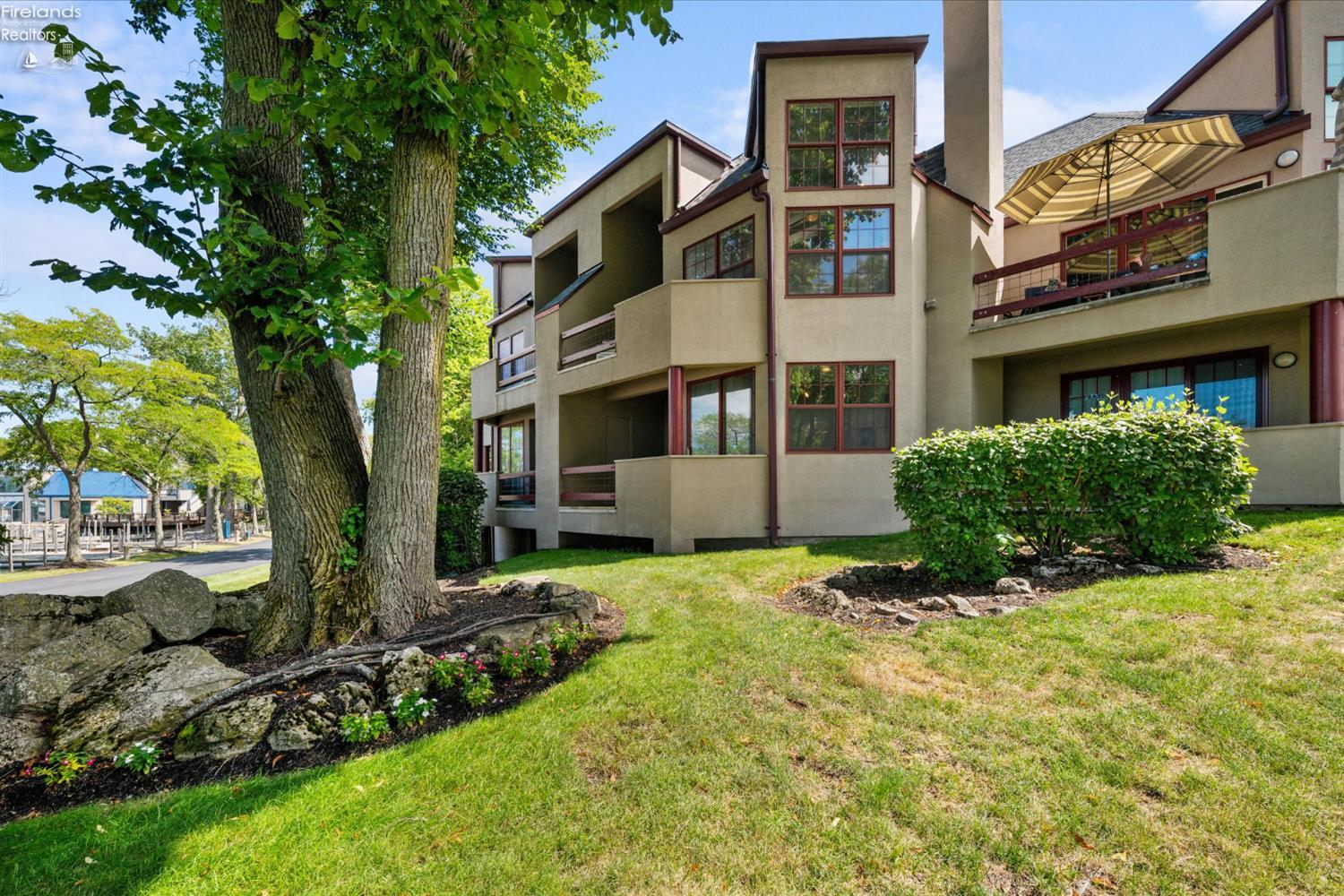 Port Clinton, Ohio, 43452, United States, 2 Bedrooms Bedrooms, ,3 BathroomsBathrooms,Residential,For Sale,1982032