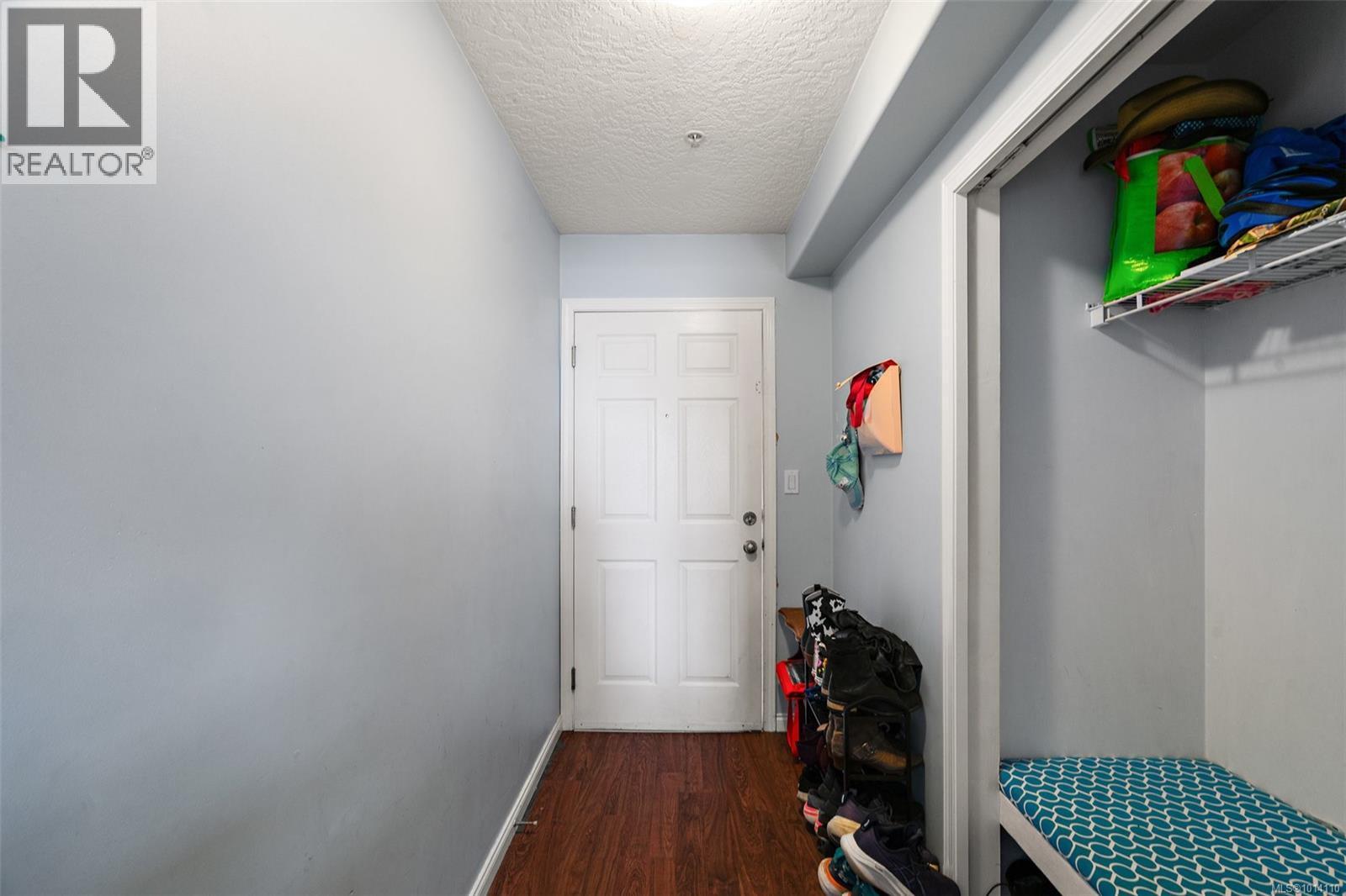 ESQUIMALT, British Columbia, V9A 4R8, CA, 2 Bedrooms Bedrooms, ,2 BathroomsBathrooms,Residential,For Sale,1948785