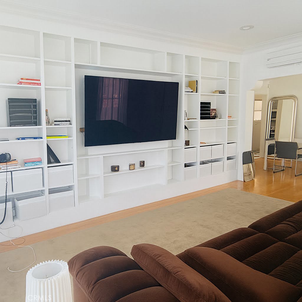 Los Angeles, California, 90019, United States, ,Residential,For Sale,1905705