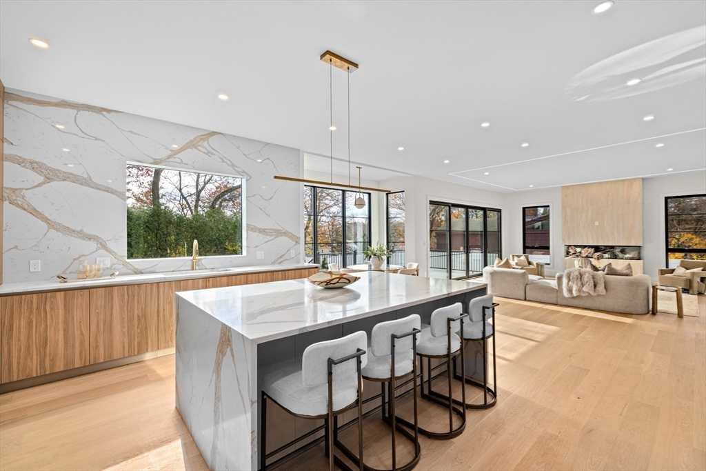 Newton, Massachusetts, 02461, United States, 7 Bedrooms Bedrooms, ,8 BathroomsBathrooms,Residential,For Sale,1995723