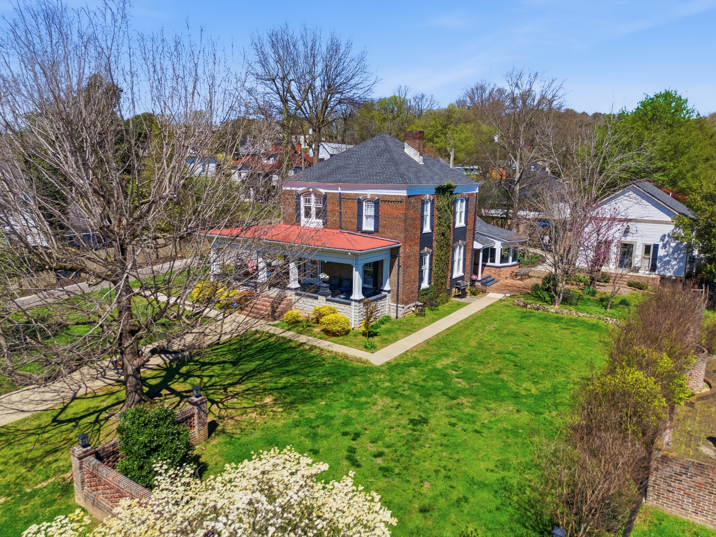  404 Washington Street East, Fayetteville, TN 37334 - 物件實景