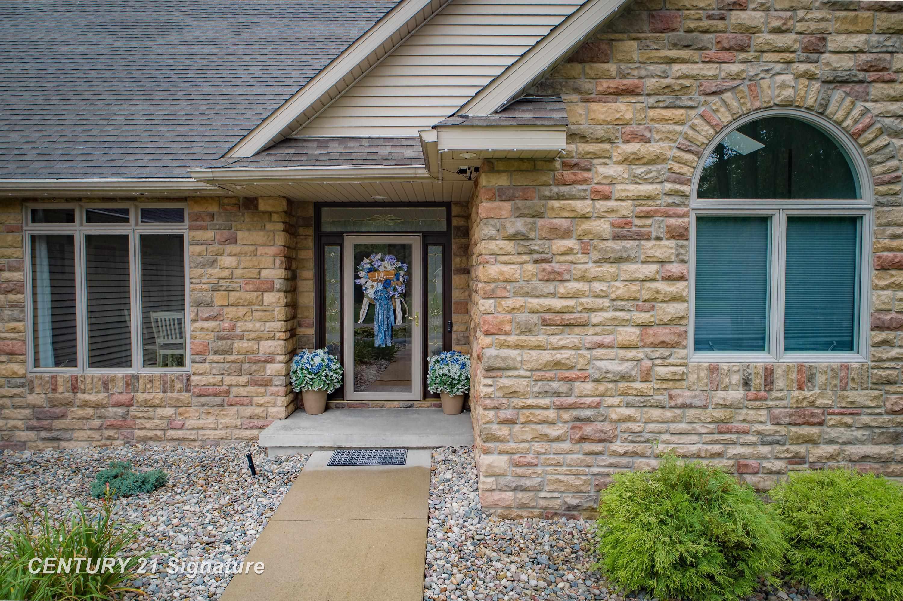 Midland, Michigan, 48642, United States, 4 Bedrooms Bedrooms, ,4 BathroomsBathrooms,Residential,For Sale,1981161