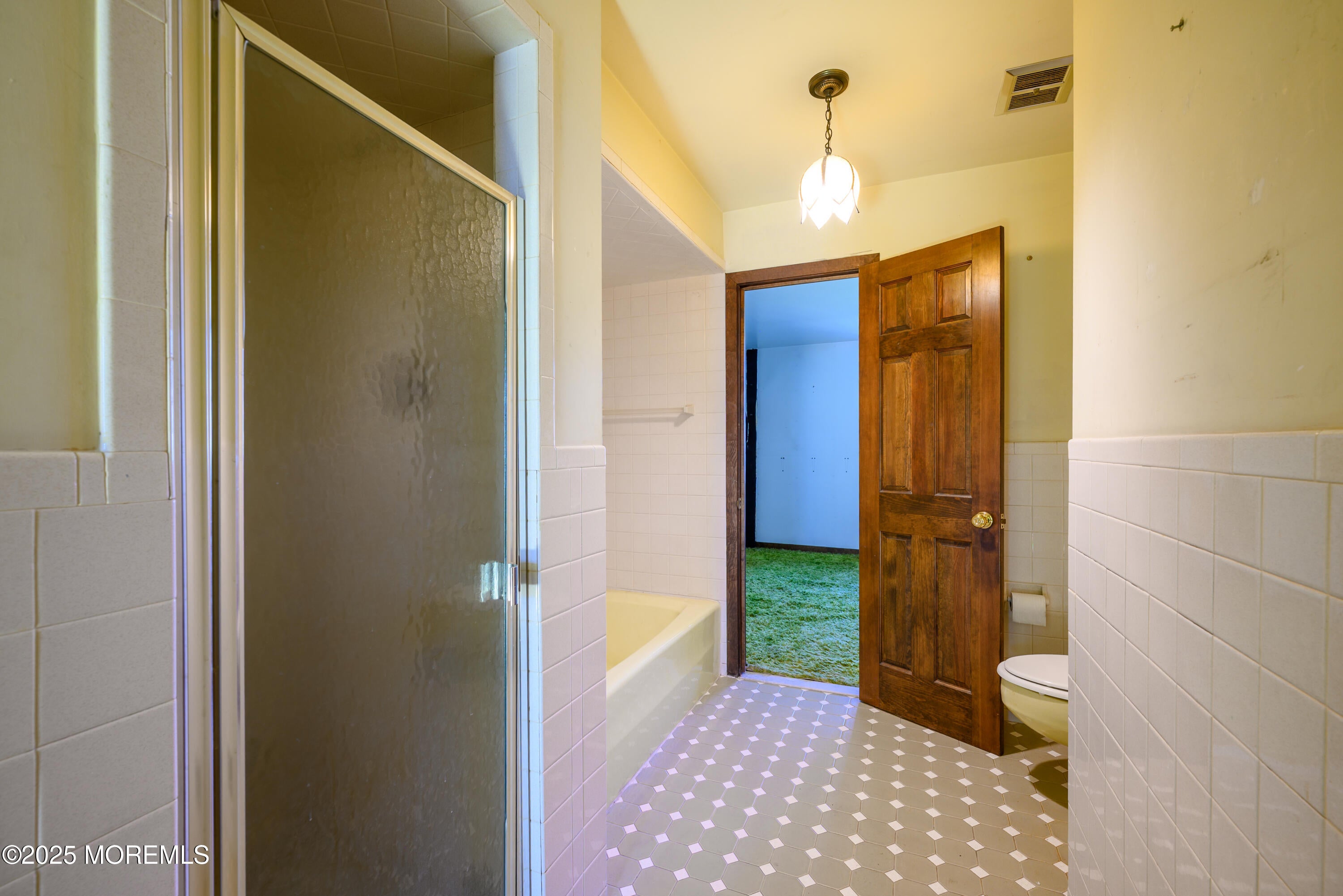 Marlboro, New Jersey, 07746, United States, 3 Bedrooms Bedrooms, ,3 BathroomsBathrooms,Residential,For Sale,1974582