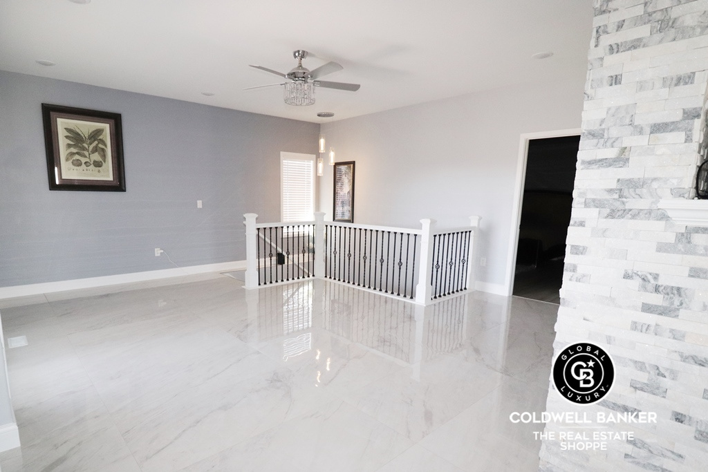 Garden City, Kansas, 67846, United States, 6 Bedrooms Bedrooms, ,3 BathroomsBathrooms,Residential,For Sale,1737851