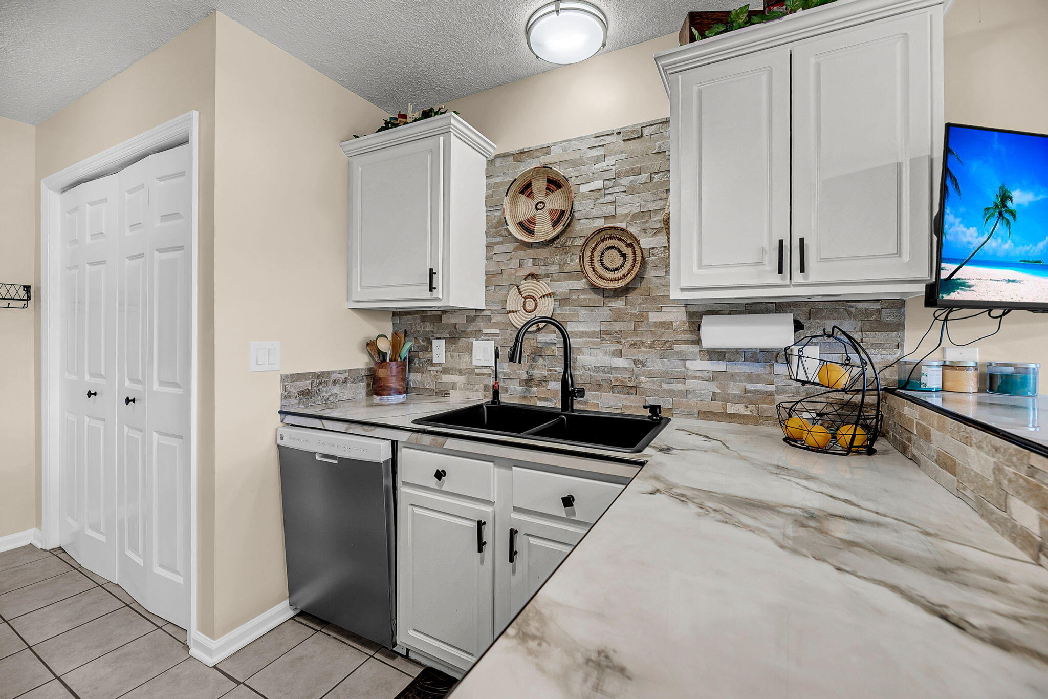 Charleston, South Carolina, 29412, United States, 4 Bedrooms Bedrooms, ,2 BathroomsBathrooms,Residential,For Sale,1985691