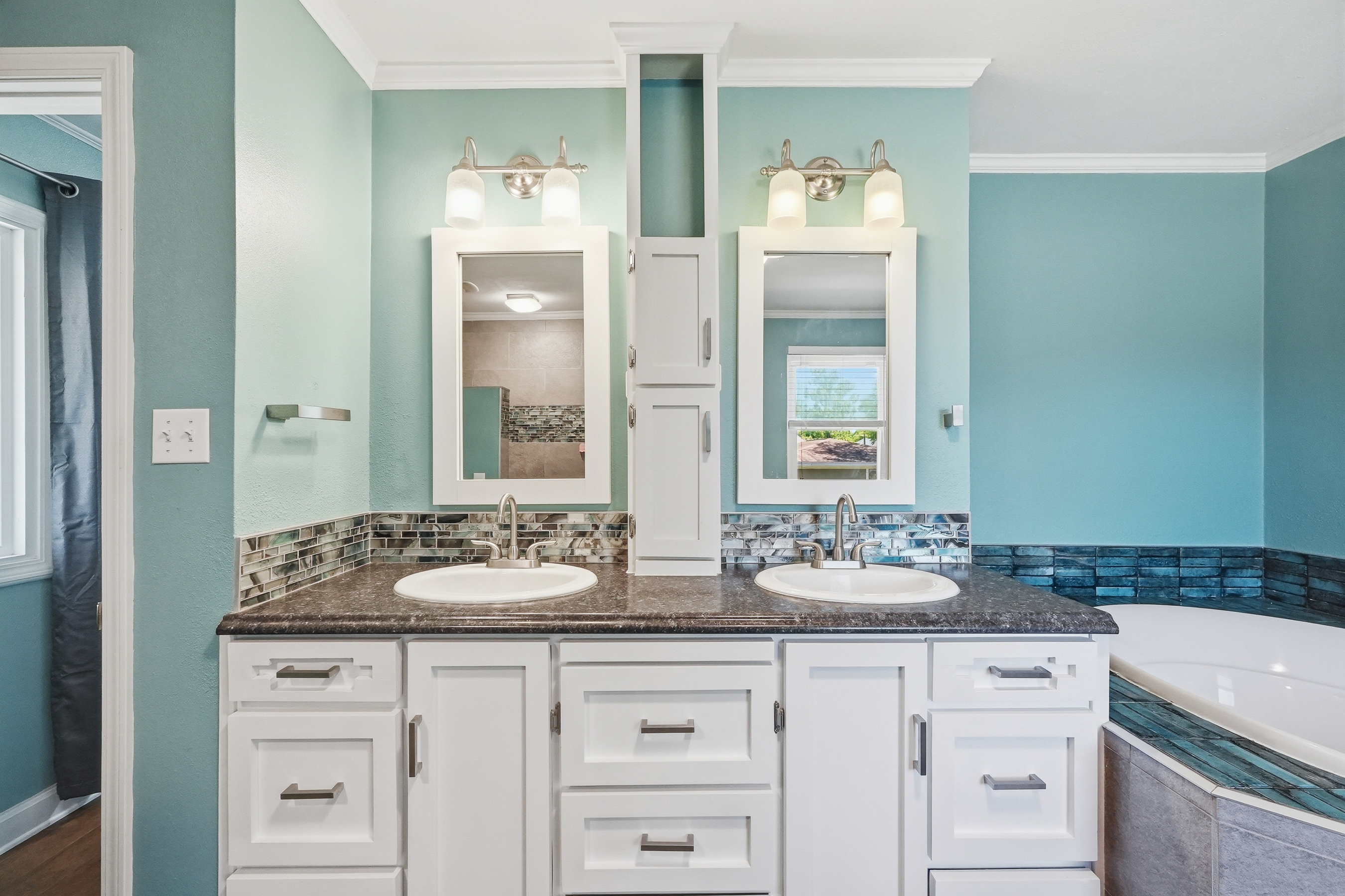  Updated Niceville Home on Double-Lot with Privacy & Endless Potential - 物件實景
