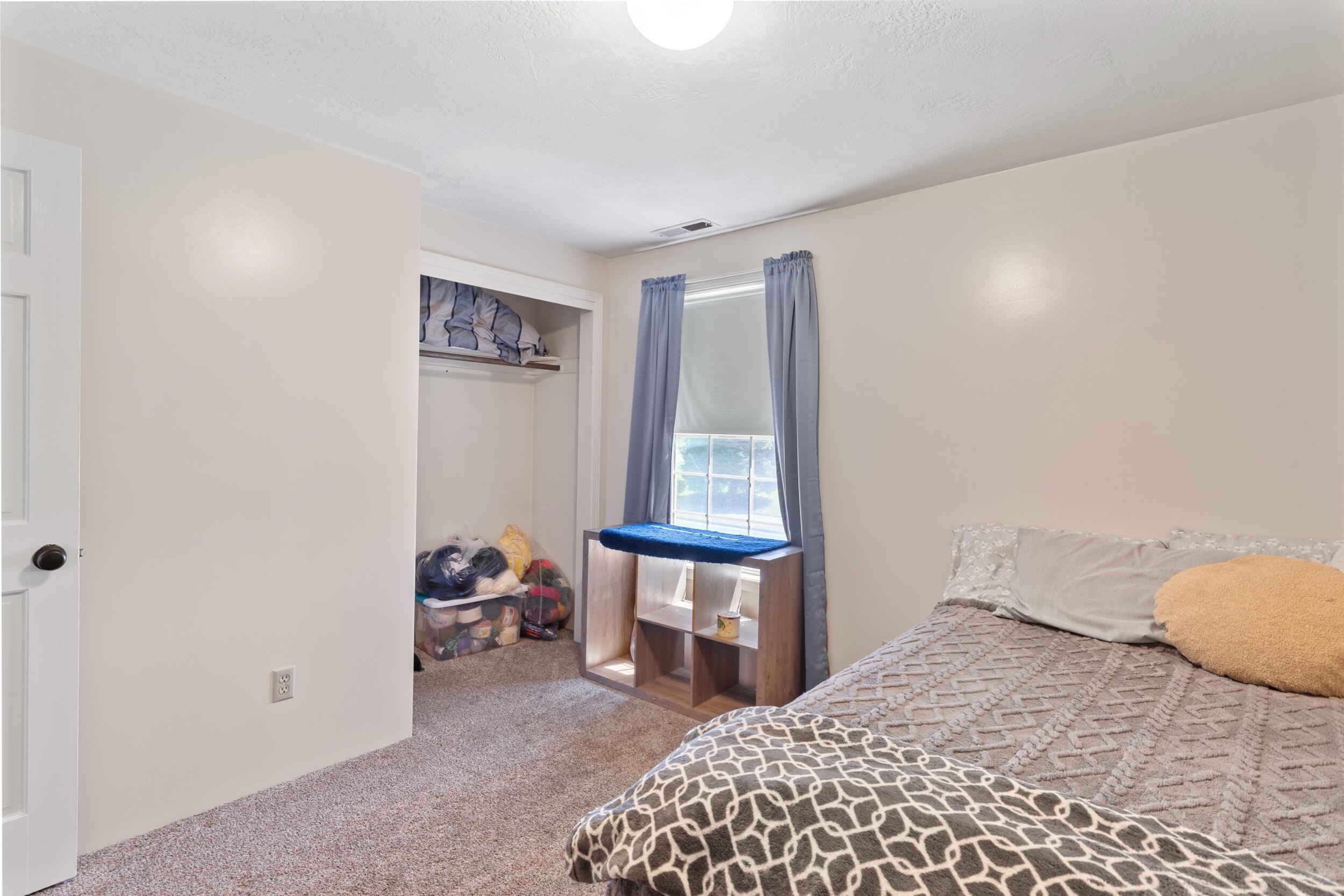 Medford, Oregon, 97504, United States, 4 Bedrooms Bedrooms, ,3 BathroomsBathrooms,Residential,For Sale,1974325