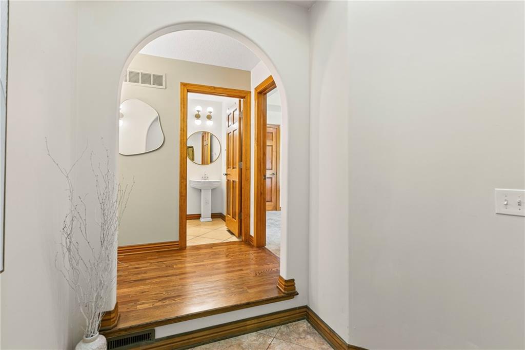 Kansas City, Kansas, 66103, United States, 3 Bedrooms Bedrooms, ,3 BathroomsBathrooms,Residential,For Sale,1906433