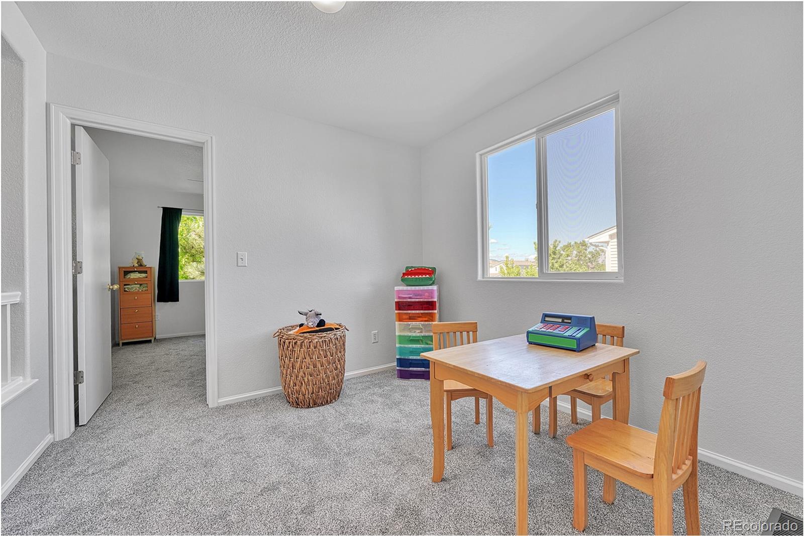 Littleton, Colorado, 80125, United States, 4 Bedrooms Bedrooms, ,3 BathroomsBathrooms,Residential,For Sale,1955641