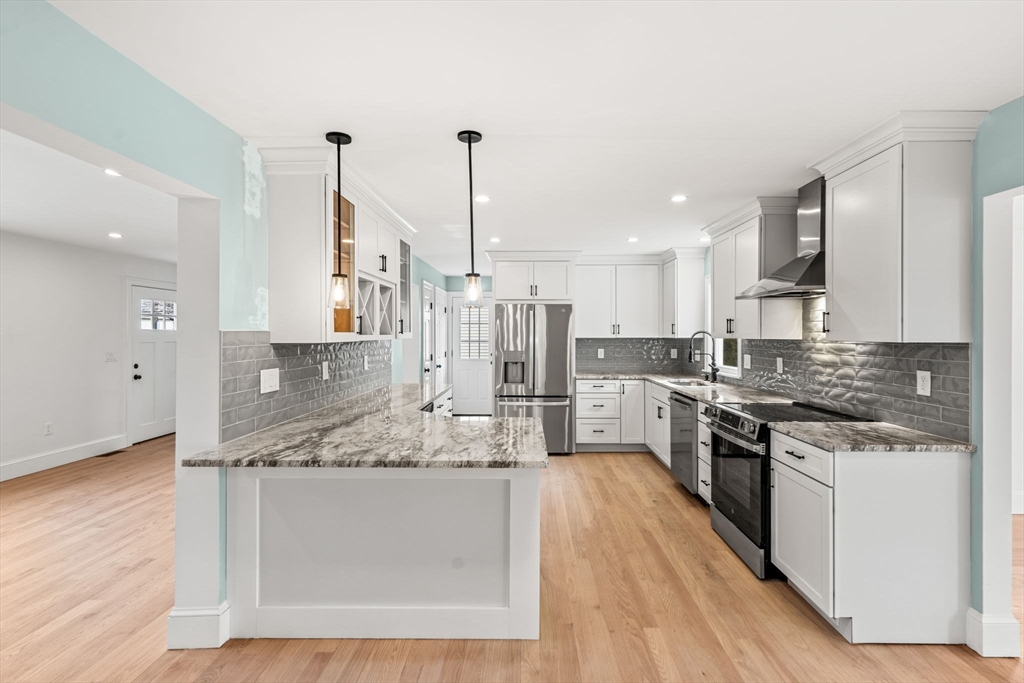 Boston, Massachusetts, 02132, United States, 3 Bedrooms Bedrooms, ,2 BathroomsBathrooms,Residential,For Sale,1898470