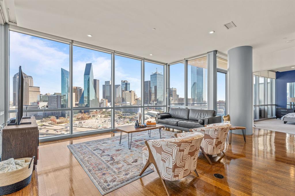 Dallas, Texas, 75219, United States, 2 Bedrooms Bedrooms, ,3 BathroomsBathrooms,Residential,For Sale,1916965