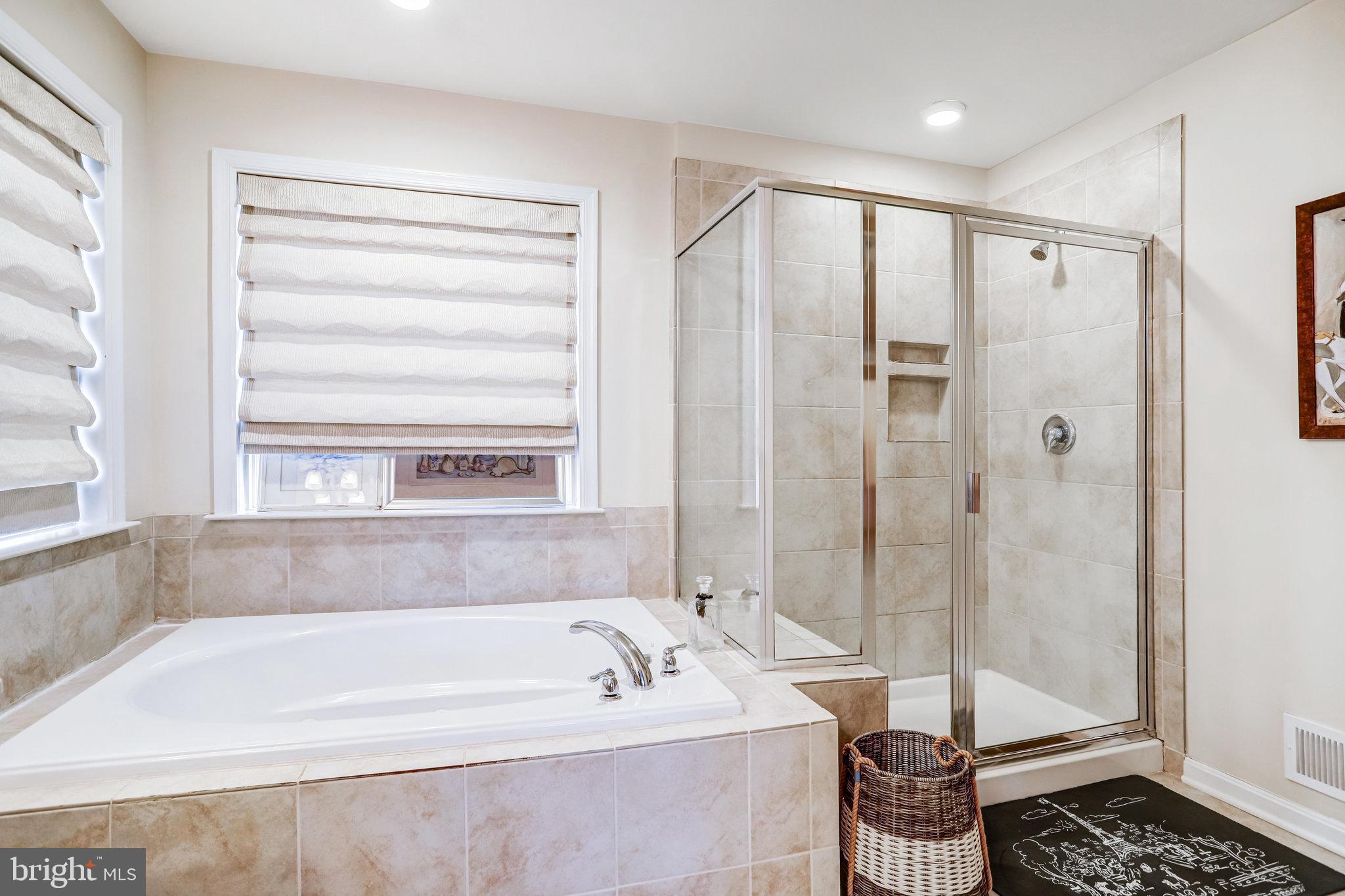 Lanham, Maryland, 20706, United States, 6 Bedrooms Bedrooms, ,5 BathroomsBathrooms,Residential,For Sale,2002849