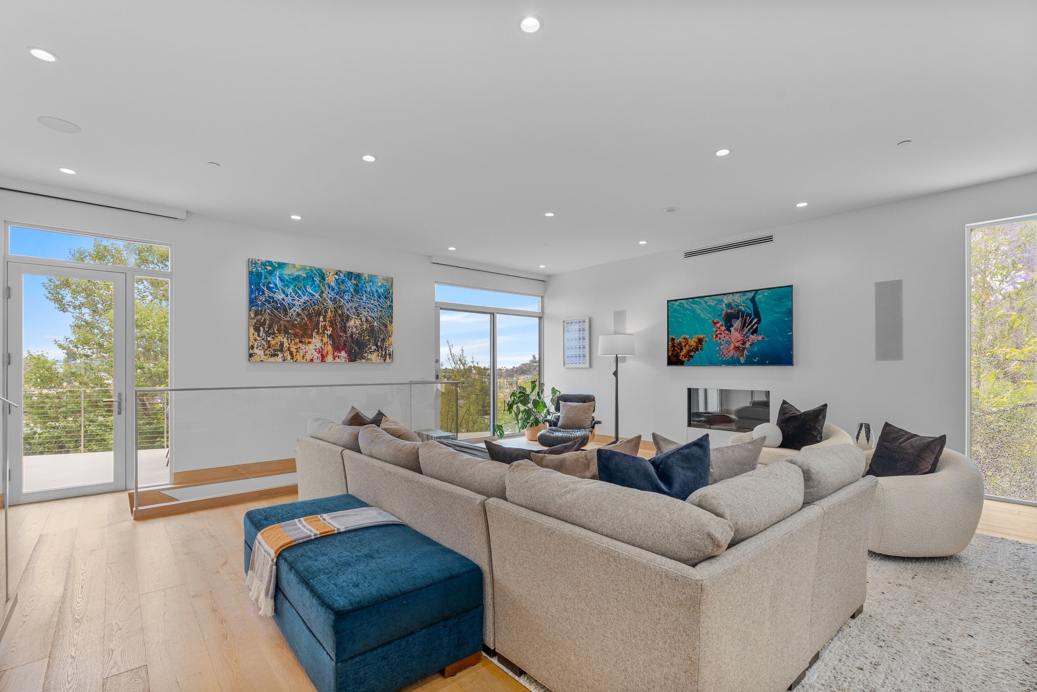  2129 Redcliff St - 物件實景
