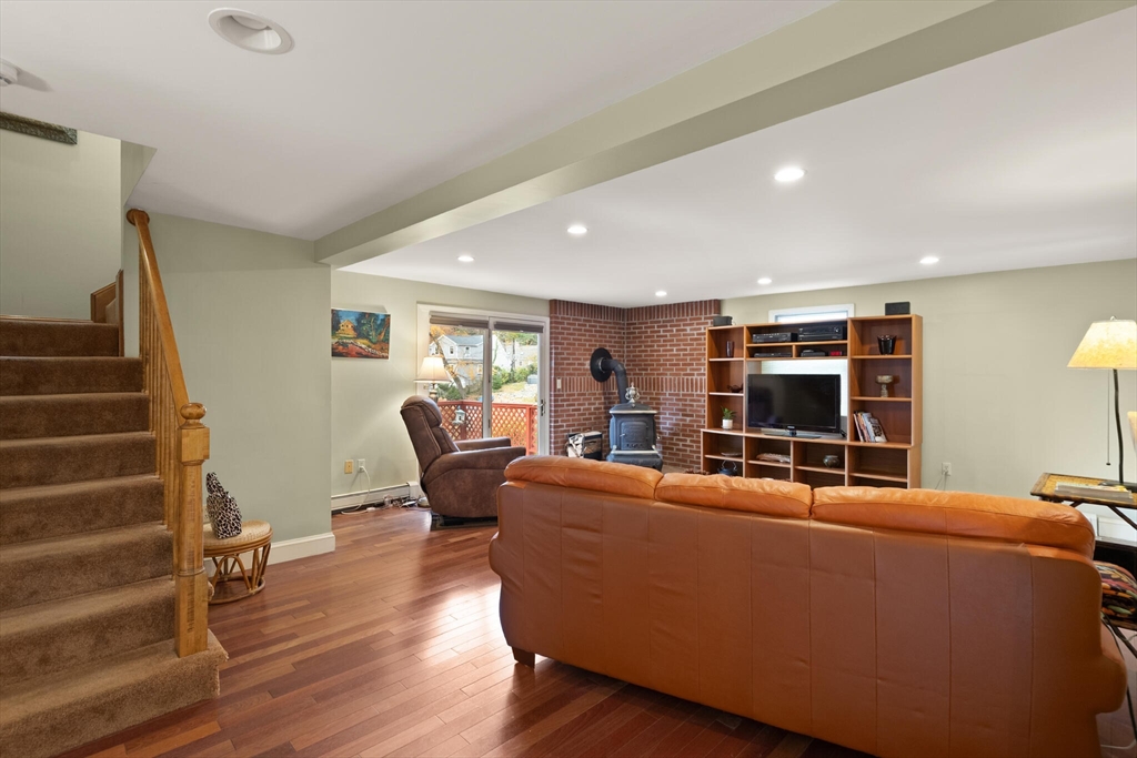 Lynnfield, Massachusetts, 01940, United States, 3 Bedrooms Bedrooms, ,2 BathroomsBathrooms,Residential,For Sale,1987735