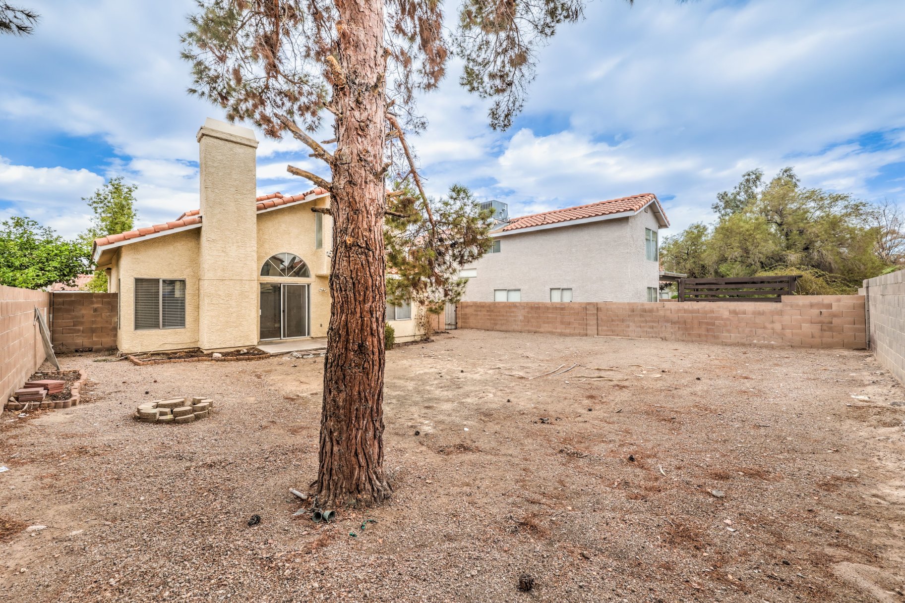 Fresh, Spacious & Move-In Ready — Green Valley Home on an Oversized Lot - 物件實景