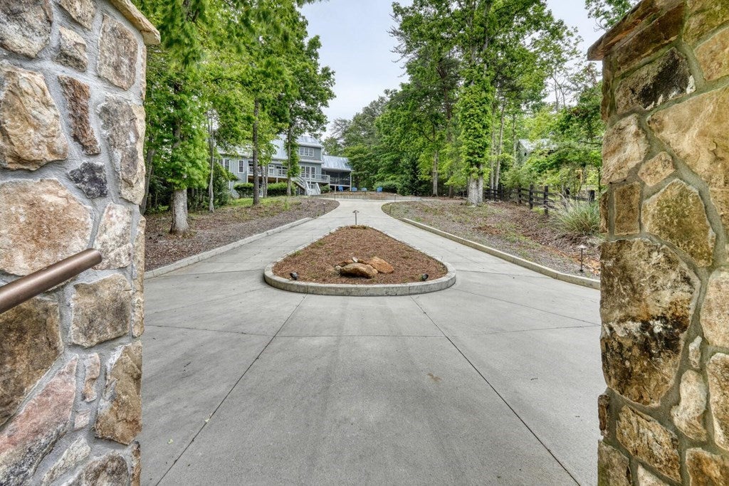 Blairsville, Georgia, 30512, United States, 5 Bedrooms Bedrooms, ,6 BathroomsBathrooms,Residential,For Sale,1901332