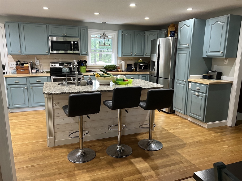 Windham, New Hampshire, 03087, United States, 3 Bedrooms Bedrooms, ,2 BathroomsBathrooms,Residential,For Sale,1939744