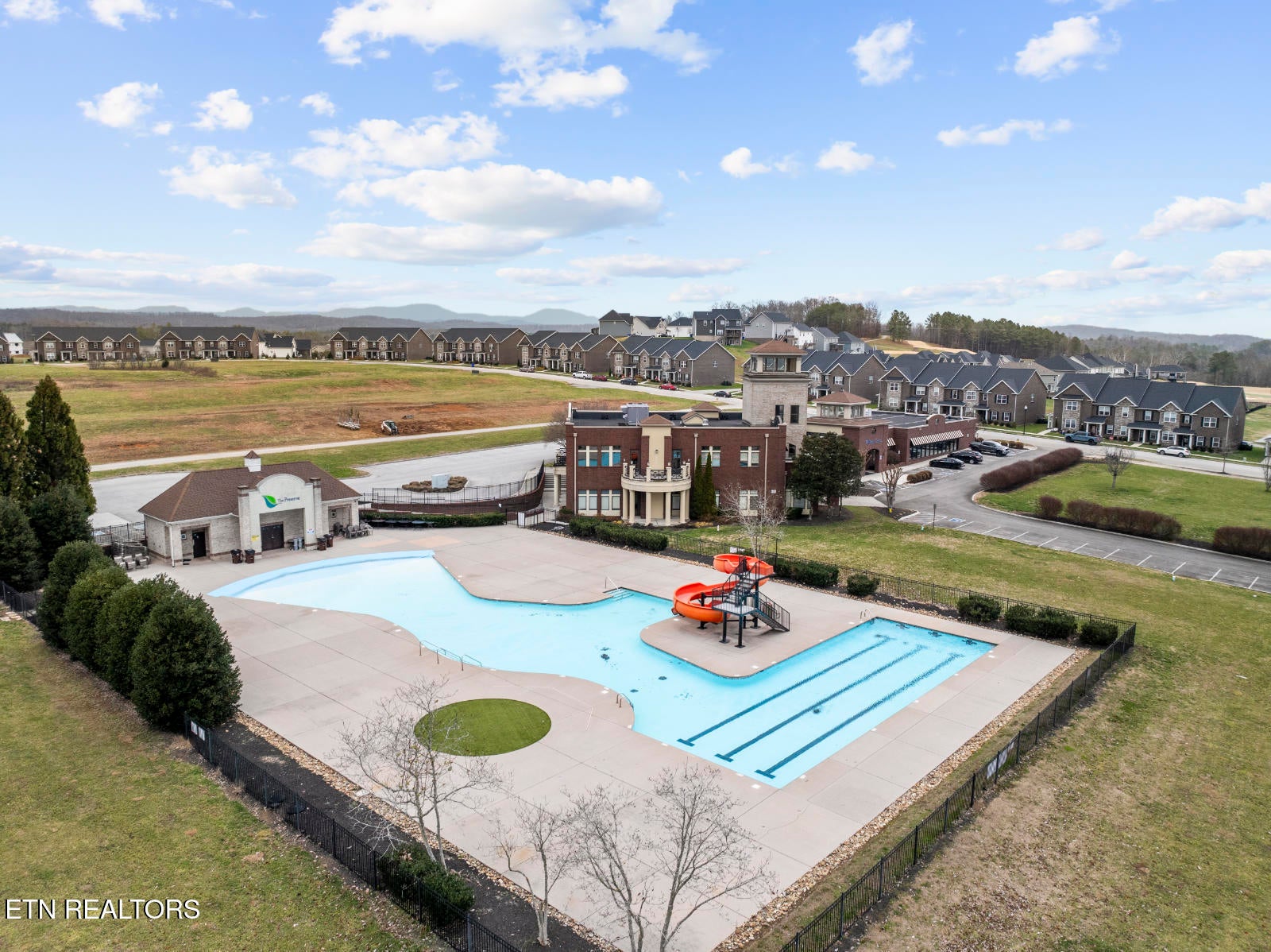 Oak Ridge, Tennessee, 37830, United States, 4 Bedrooms Bedrooms, ,3 BathroomsBathrooms,Residential,For Sale,2003025