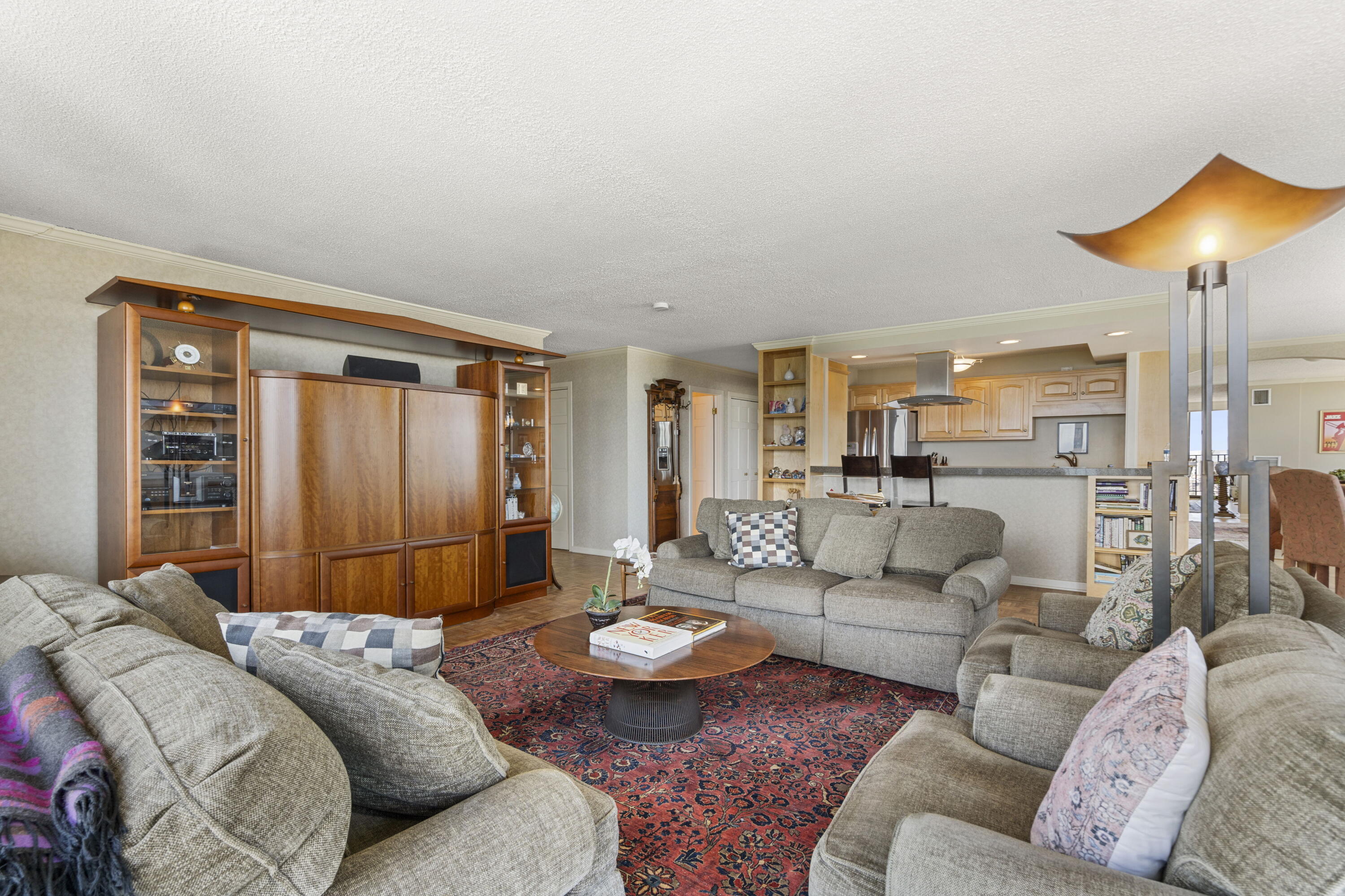 Milwaukee, Wisconsin, 53202, United States, 5 Bedrooms Bedrooms, ,5 BathroomsBathrooms,Residential,For Sale,1827277