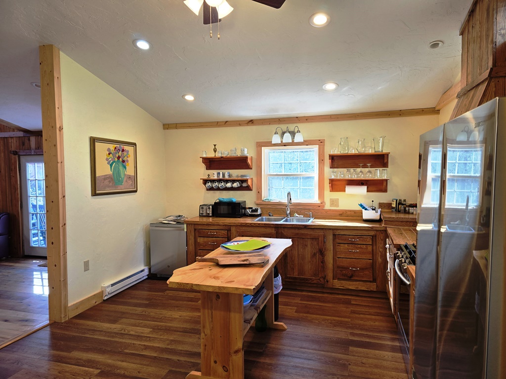 Lansing, North Carolina, 28643, United States, 1 Bedroom Bedrooms, ,1 BathroomBathrooms,Residential,For Sale,1974304