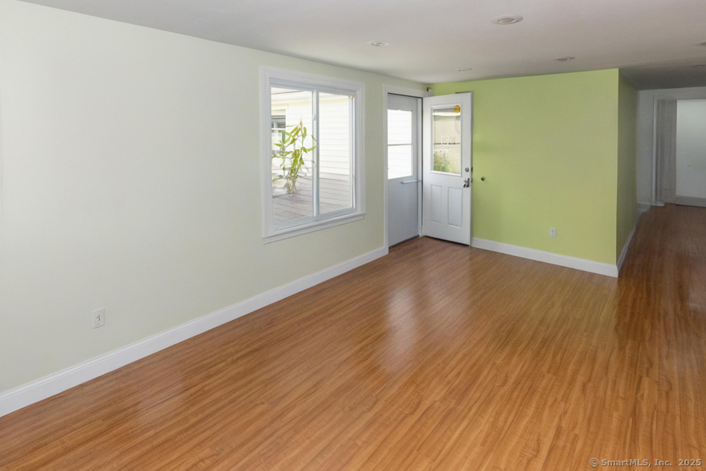 Montville, Connecticut, 06382, United States, 5 Bedrooms Bedrooms, ,3 BathroomsBathrooms,Residential,For Sale,1895951