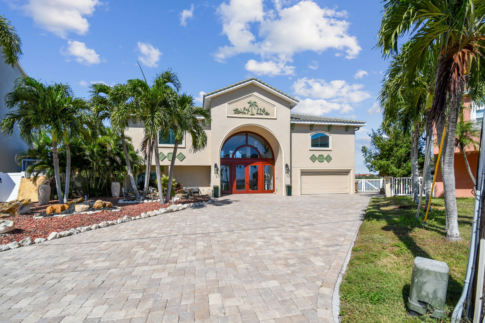 Madeira Beach, Florida, 33708, United States, 6 Bedrooms Bedrooms, ,6 BathroomsBathrooms,Residential,For Sale,1975666