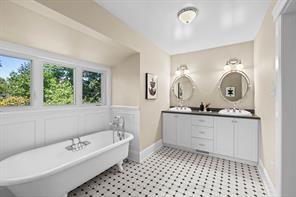 Ottawa, Ontario, K1S 3B5, CA, 4 Bedrooms Bedrooms, ,4 BathroomsBathrooms,Residential,For Sale,1927437
