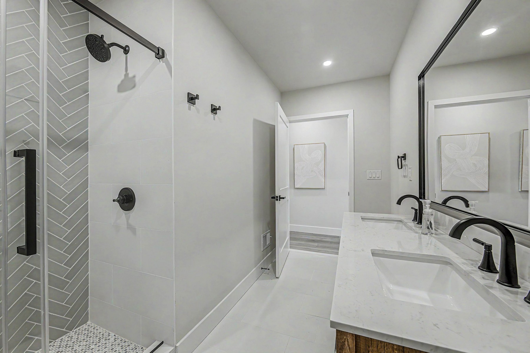  323 E Oak Avenue #101 - 物件實景