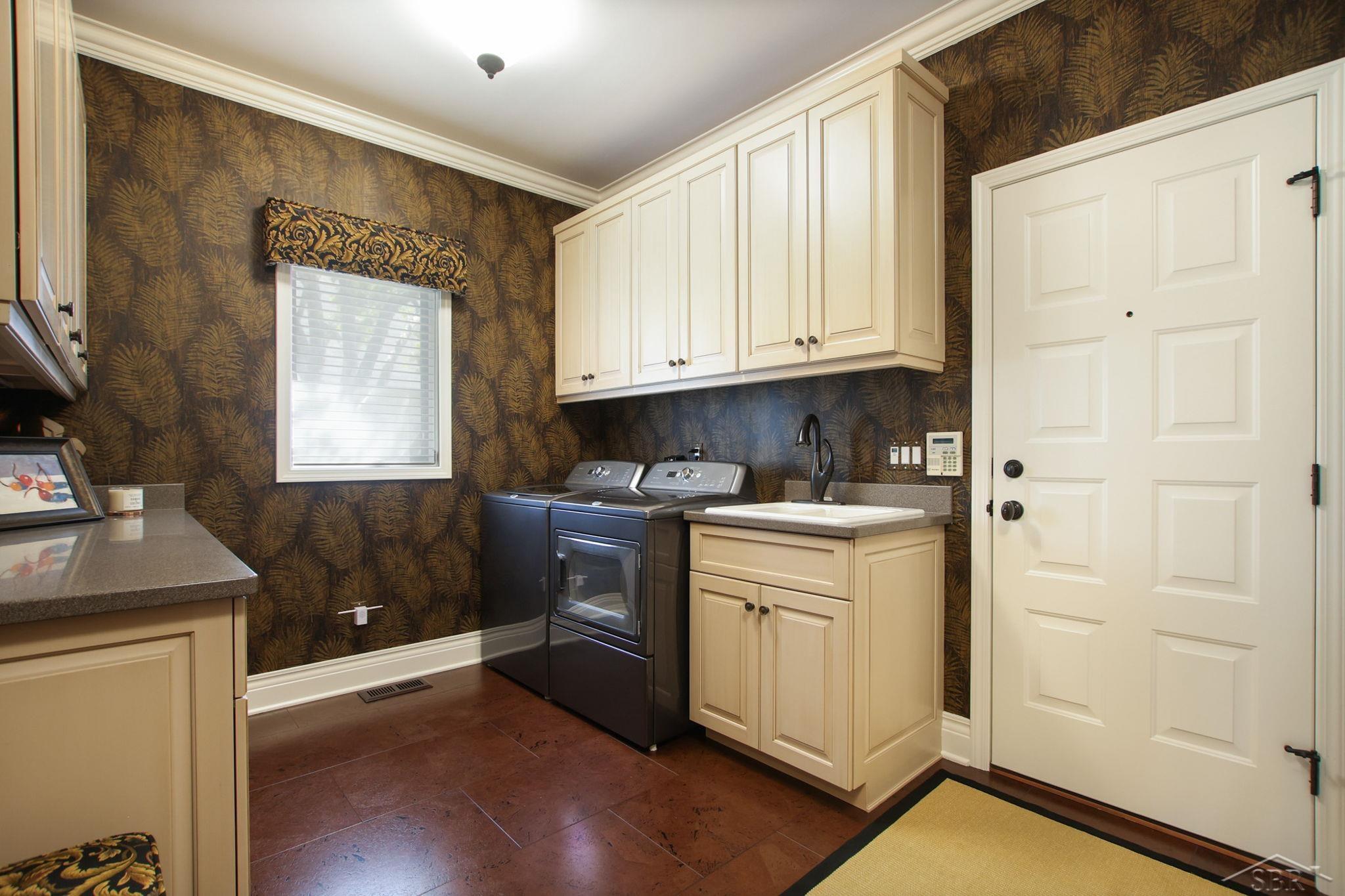 210 Golfview, Saginaw, Michigan, 48638, United States, 4 Bedrooms Bedrooms, ,6 BathroomsBathrooms,Residential,For Sale,210 Golfview,1320030