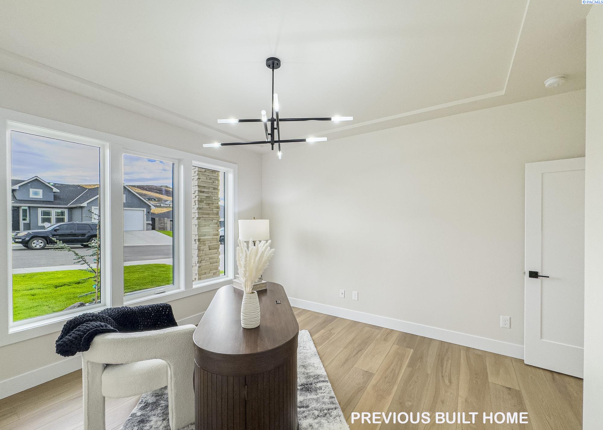 Richland, Washington, 99352, United States, 4 Bedrooms Bedrooms, ,3 BathroomsBathrooms,Residential,For Sale,1918279