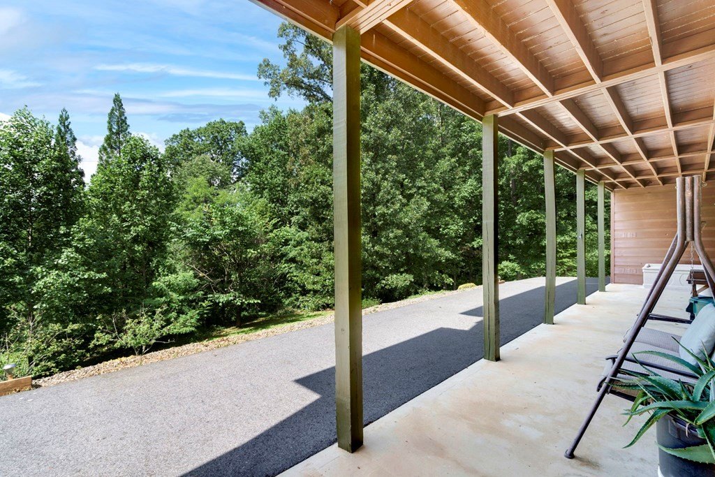 Hiawassee, Georgia, 30546, United States, 2 Bedrooms Bedrooms, ,3 BathroomsBathrooms,Residential,For Sale,1920293