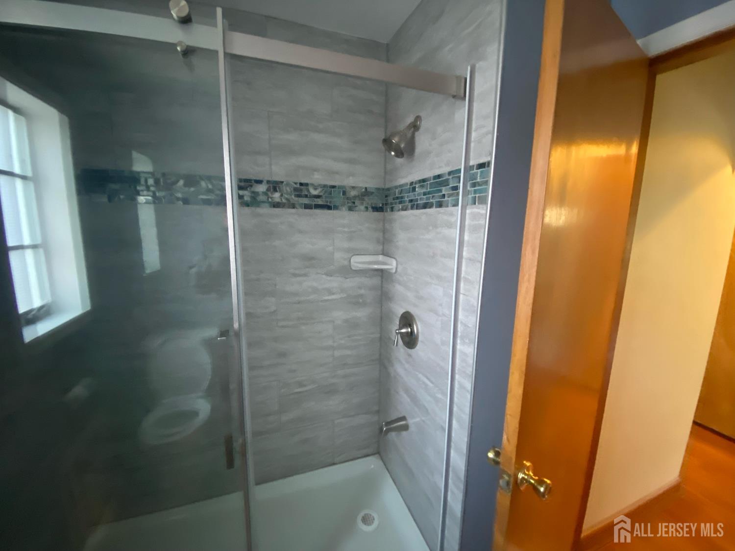 East Brunswick, New Jersey, 08816, United States, 5 Bedrooms Bedrooms, ,2 BathroomsBathrooms,Residential,For Sale,1956516