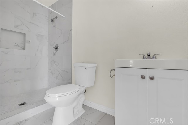 Los Angeles, California, 90062, United States, 5 Bedrooms Bedrooms, ,Residential,For Sale,1975907