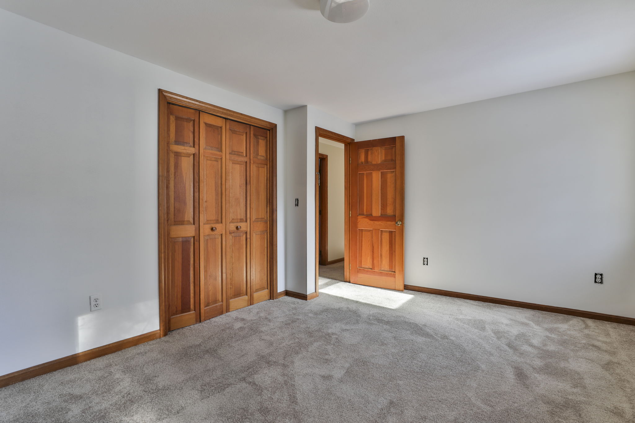 Derry, New Hampshire, 03038, United States, 3 Bedrooms Bedrooms, ,2 BathroomsBathrooms,Residential,For Sale,2006202