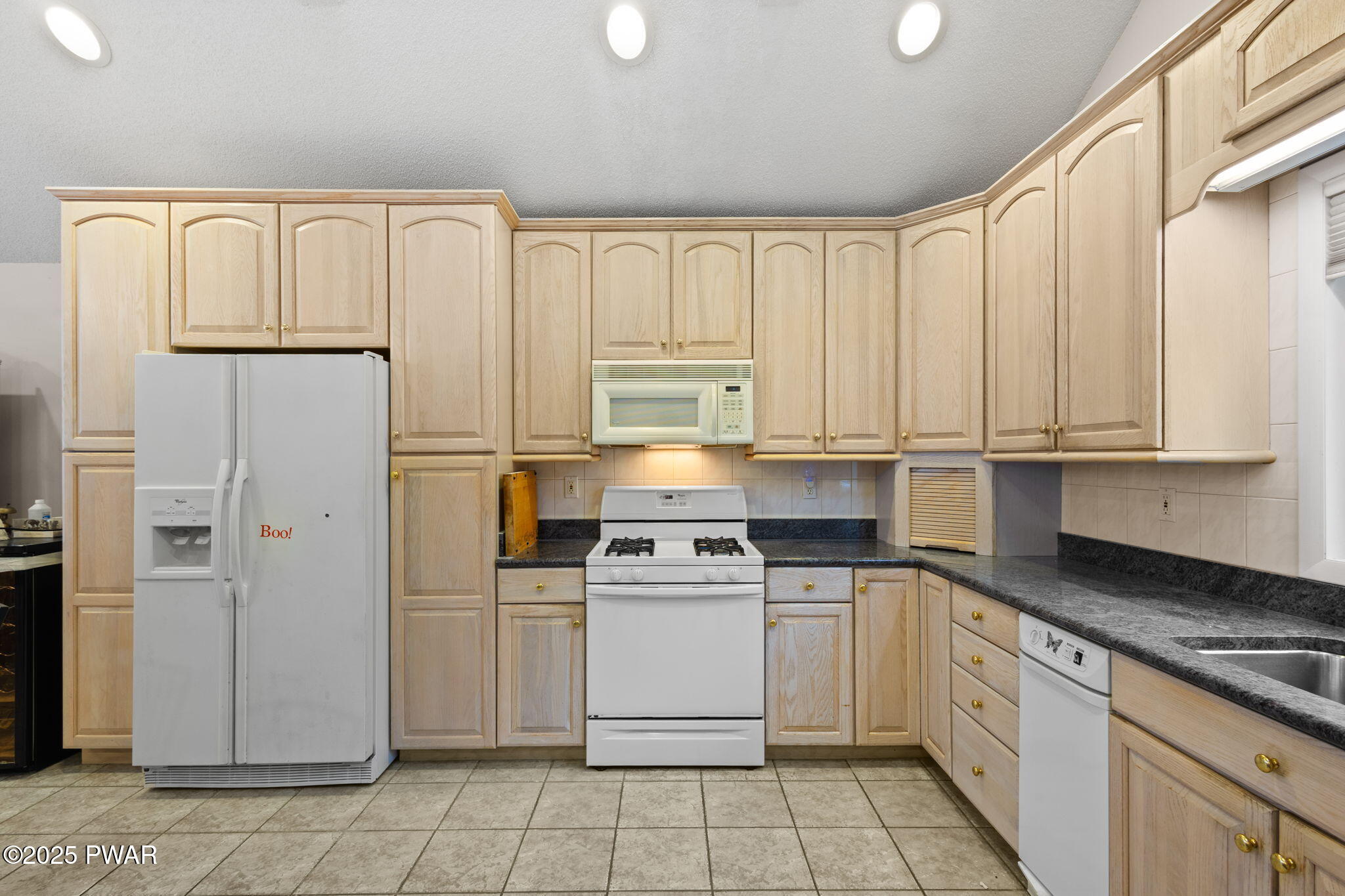Lakeville, Pennsylvania, 18438, United States, 3 Bedrooms Bedrooms, ,3 BathroomsBathrooms,Residential,For Sale,1765507