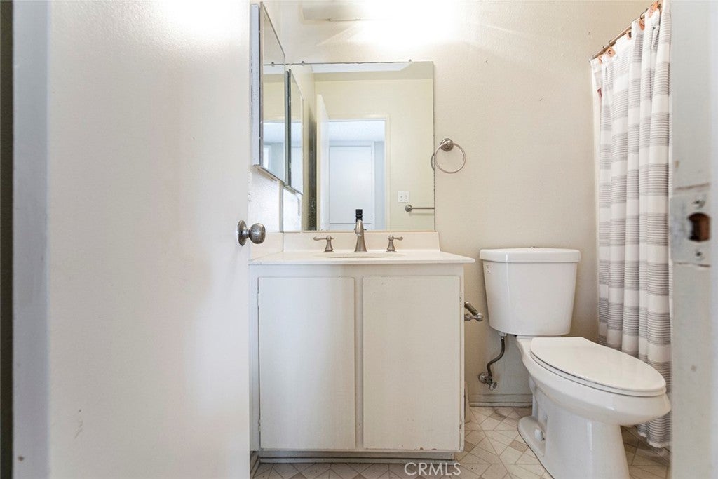 Glendale, California, 91202, United States, 2 Bedrooms Bedrooms, ,1 BathroomBathrooms,Residential,For Sale,1988969