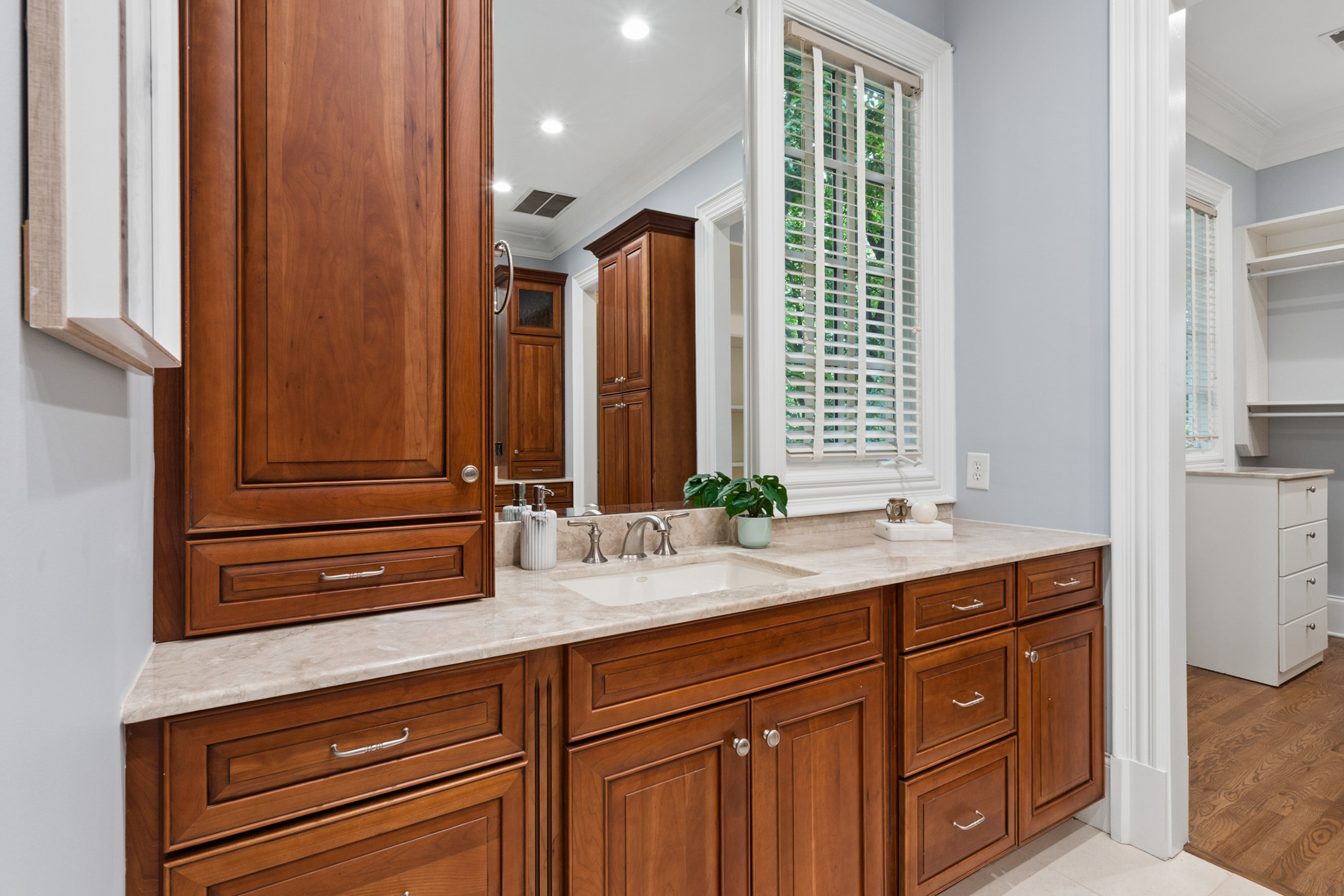  Timeless Design, Privacy, and Exceptional Outdoor Living in Sandy Springs - 物件實景