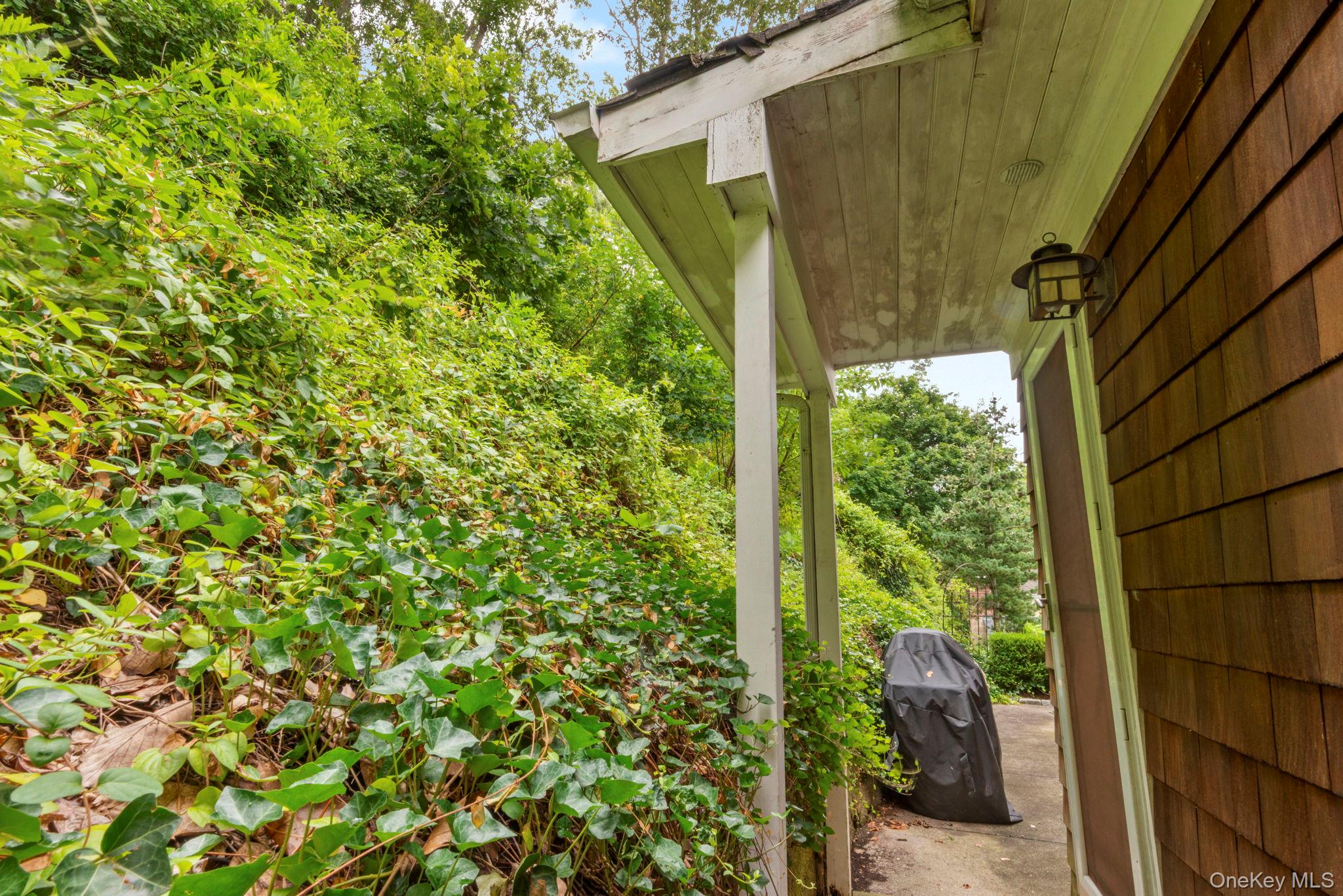 Northport, New York, 11768, United States, 3 Bedrooms Bedrooms, ,2 BathroomsBathrooms,Residential,For Sale,1925556