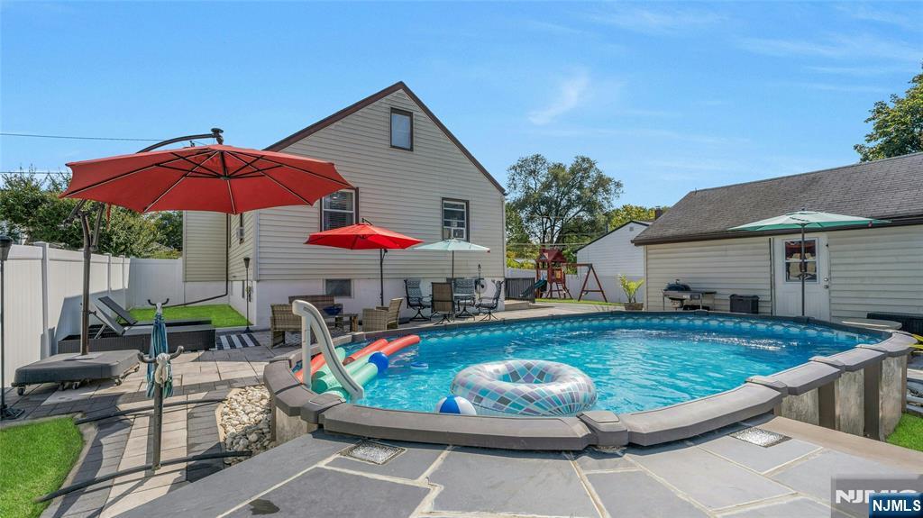 New Milford, New Jersey, 07646, United States, 2 Bedrooms Bedrooms, ,2 BathroomsBathrooms,Residential,For Sale,1948003