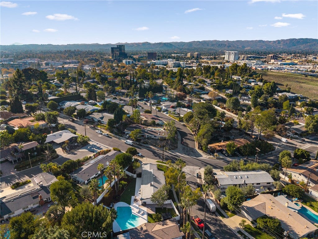 Woodland Hills, California, 91367, United States, 3 Bedrooms Bedrooms, ,2 BathroomsBathrooms,Residential,For Sale,1991959