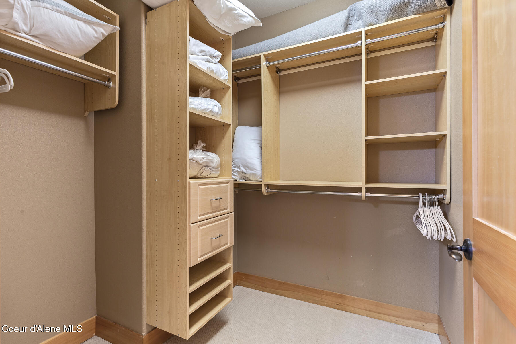 Coeur d'Alene, Idaho, 83814, United States, 2 Bedrooms Bedrooms, ,2 BathroomsBathrooms,Residential,For Sale,1974627