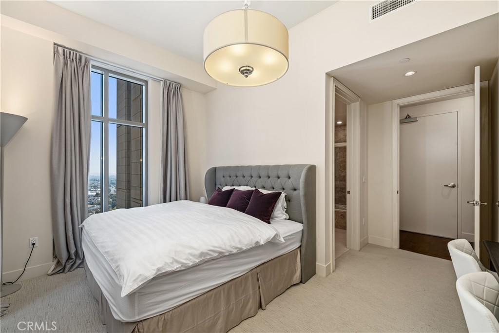 Los Angeles, California, 90024, United States, 2 Bedrooms Bedrooms, ,3 BathroomsBathrooms,Residential,For Sale,1829595