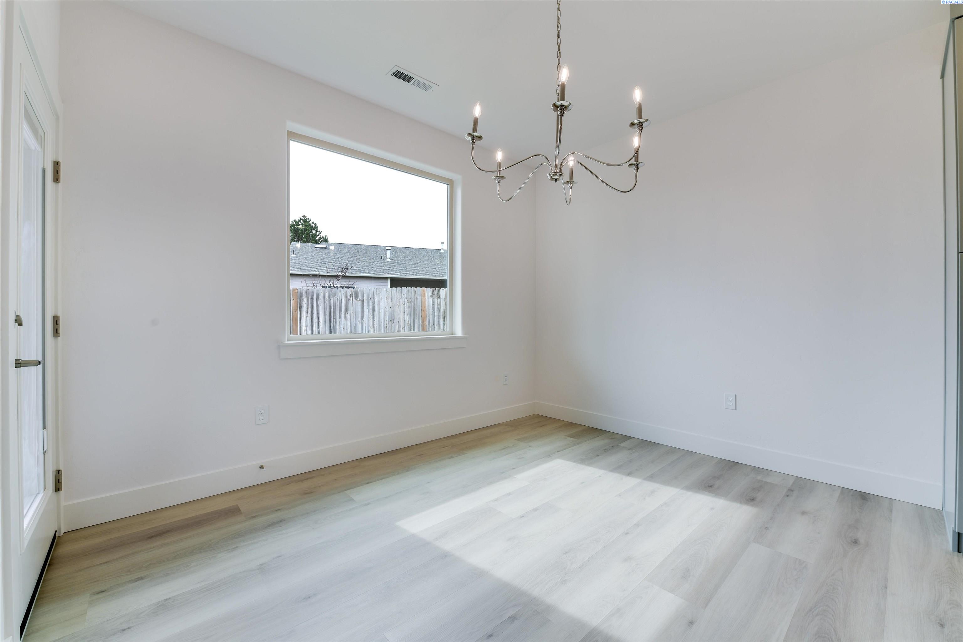 Richland, Washington, 99352, United States, 4 Bedrooms Bedrooms, ,1 BathroomBathrooms,Residential,For Sale,1992937